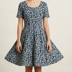 Vintage 80’s 90’s mini floral ditsy skater fit and flare shirt sleeve cute dress